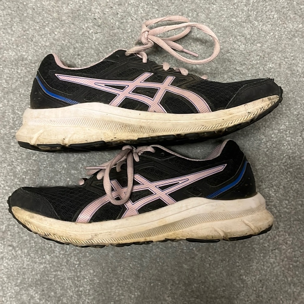ASICS girl running shoes size 4